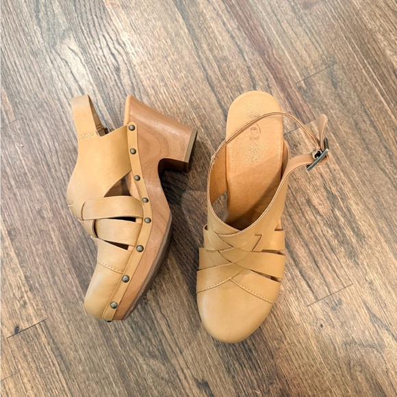 Women's Tan Leather Clogs- korks Wynne - Picture 3 of 3
